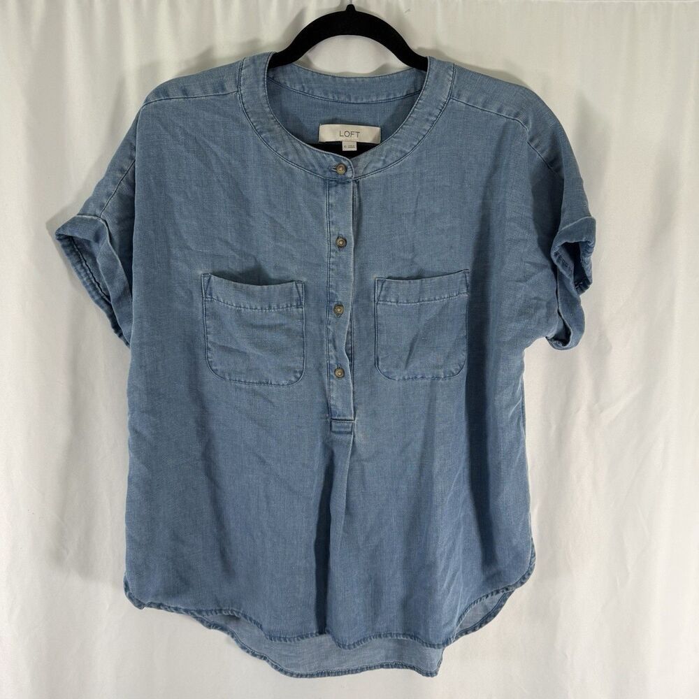 Loft Chambray Blouse Women's XS Light Blue Short Sleeve Button Up Pockets